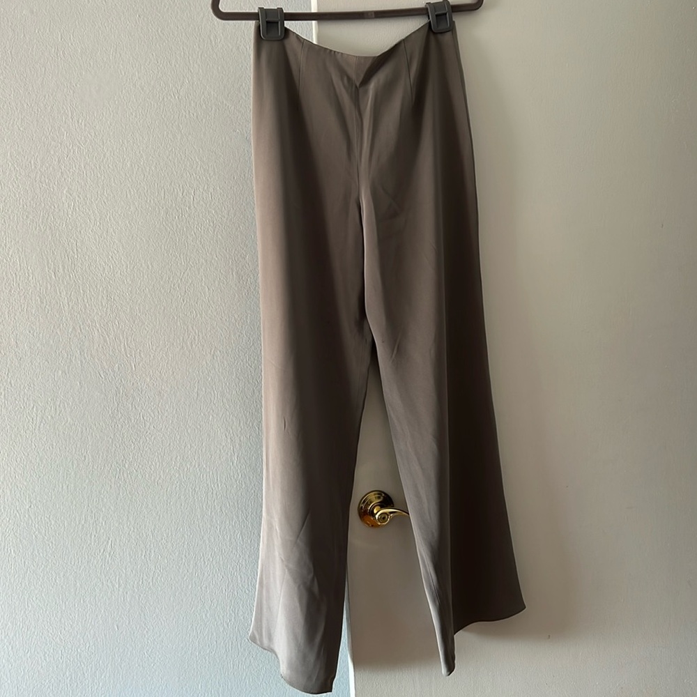 Flores&Flores Steel Gray Pants. Lined with closure on the back. Size 6.Preowned